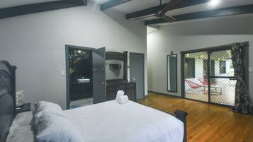 3 Bedroom Villa - Tropical Villa | Iron/ironing board, bed sheets