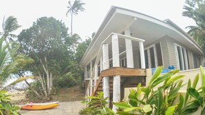 2 Bedroom Beachfront Villa with Pool | Bàn ủi/dụng cụ ủi quần áo, bộ trải giường 