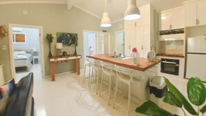 3 Bedroom Garden View Villa  | Bàn ủi/dụng cụ ủi quần áo, bộ trải giường 