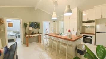 3 Bedroom Garden View Villa | Ferros/tábuas de passar roupa, roupa de cama