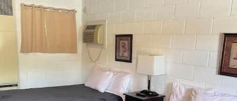 1 bedroom, bed sheets