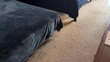 1 bedroom, bed sheets