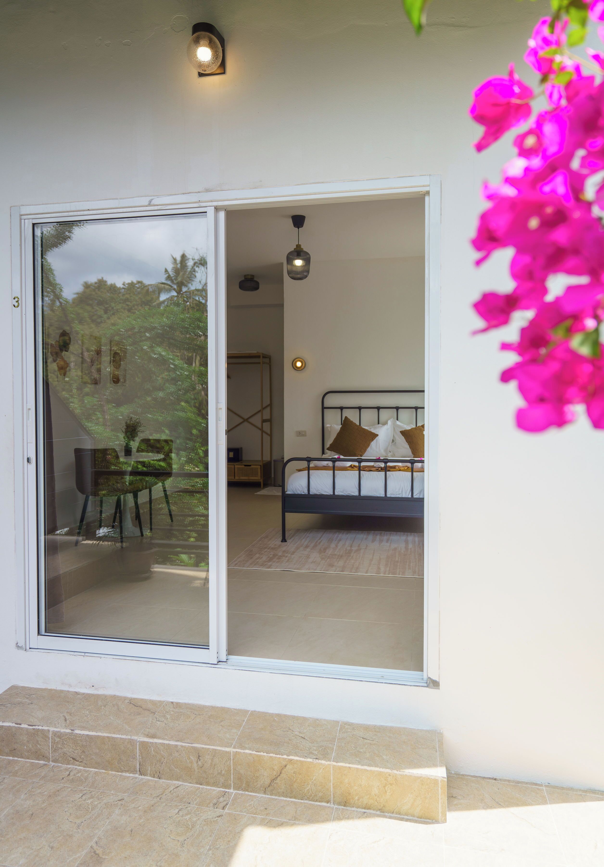 Chambre Double, patio | Coffres-forts dans les chambres, rideaux occultants