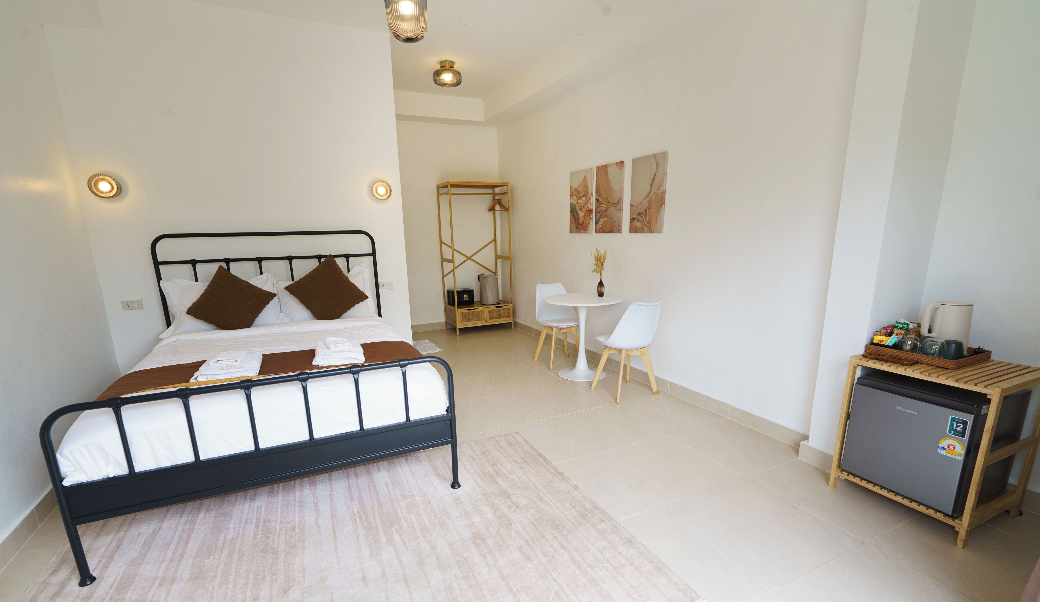 Chambre Double, patio | Coffres-forts dans les chambres, rideaux occultants
