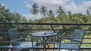 Double Room, Balcony | Outdoor dining
