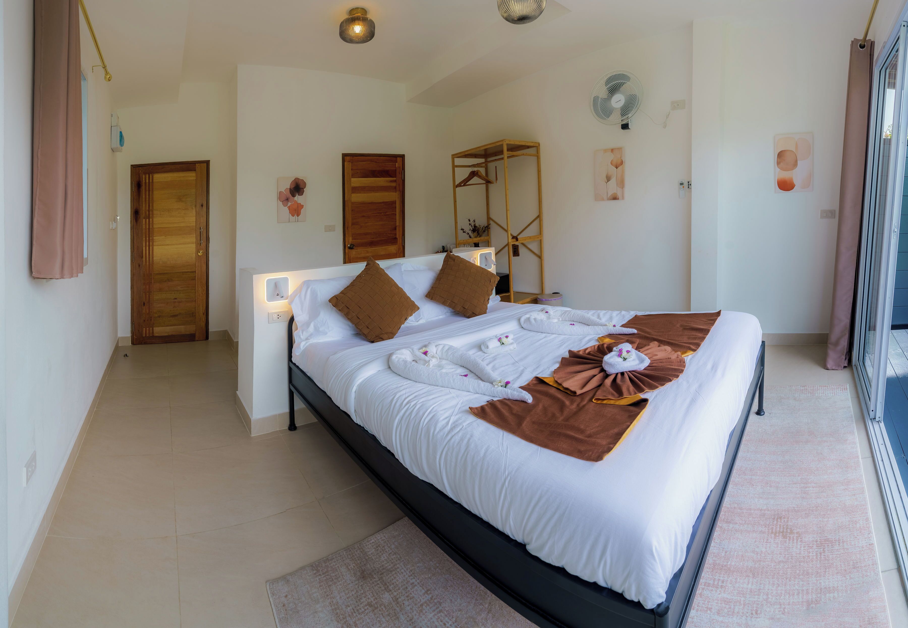 Double Room, Balcony | In-room safe, blackout drapes, iron/ironing board (on request)