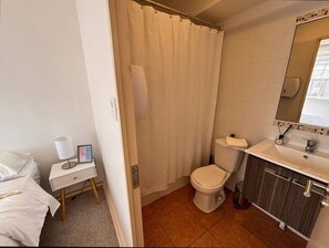 Asciugacapelli, asciugamani, sapone, shampoo