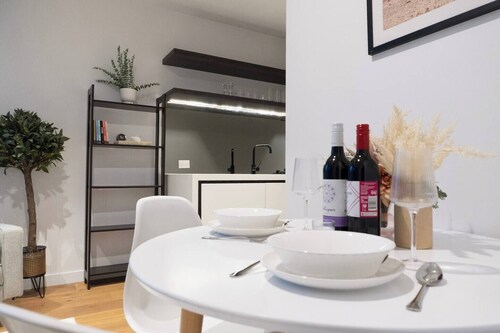 Luxury CBD LaTrobe Retreat 1BR Apt w/Pool & Gym