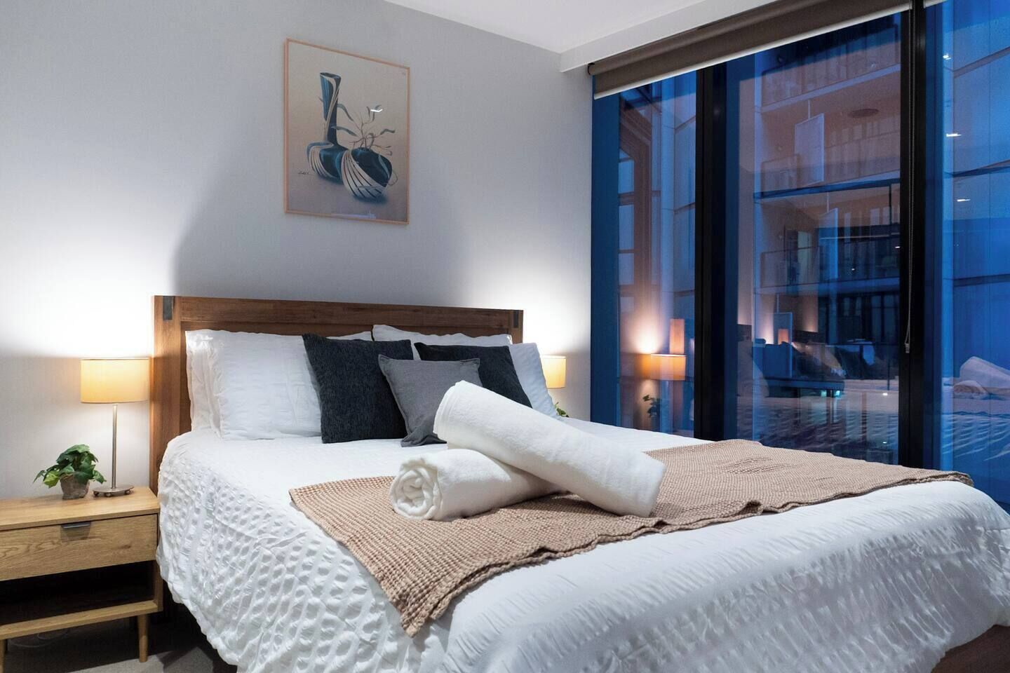 1 habitación, escritorio, tabla de planchar con plancha y wifi 
