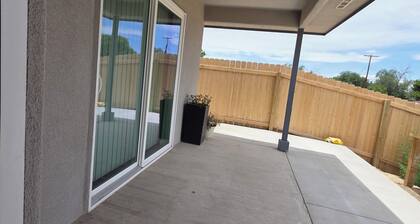Fabulous 3-bedroom house with AC in charming Roswell