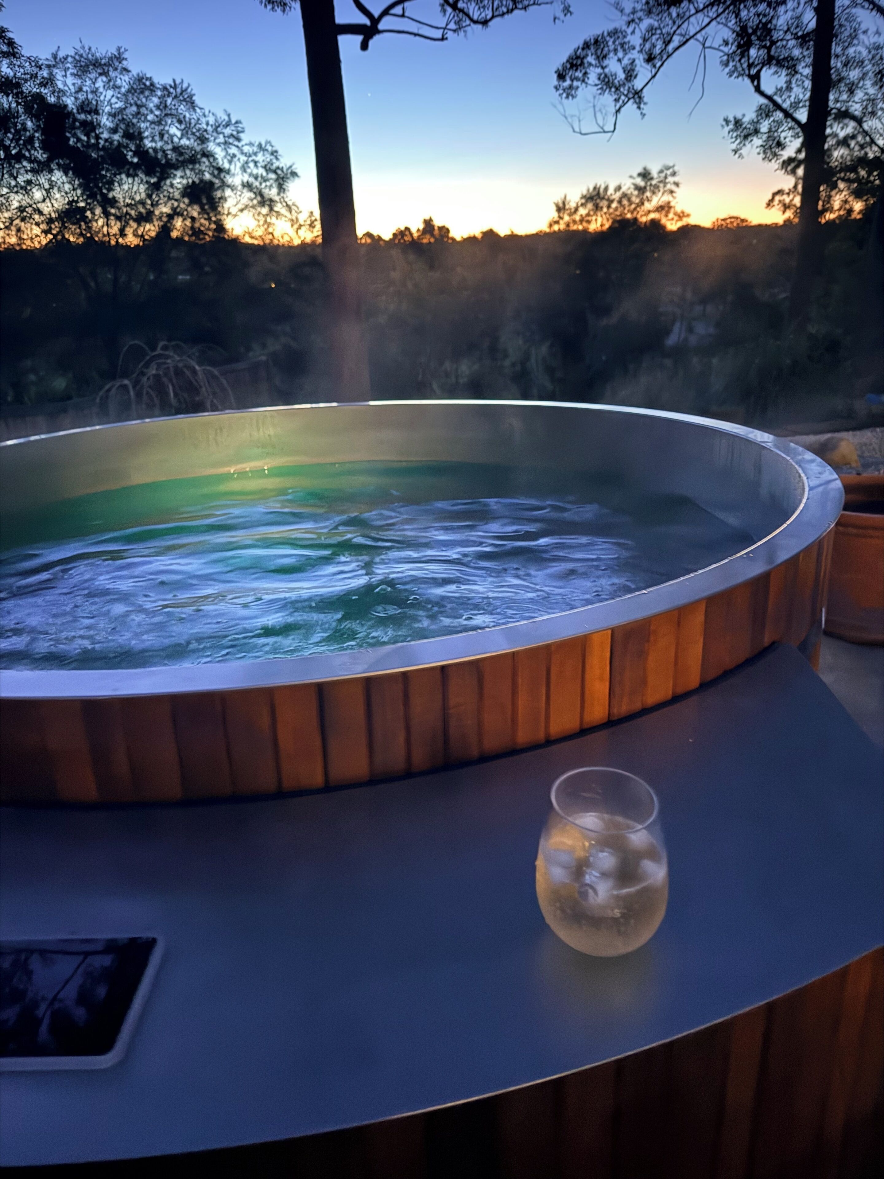Outdoor spa tub