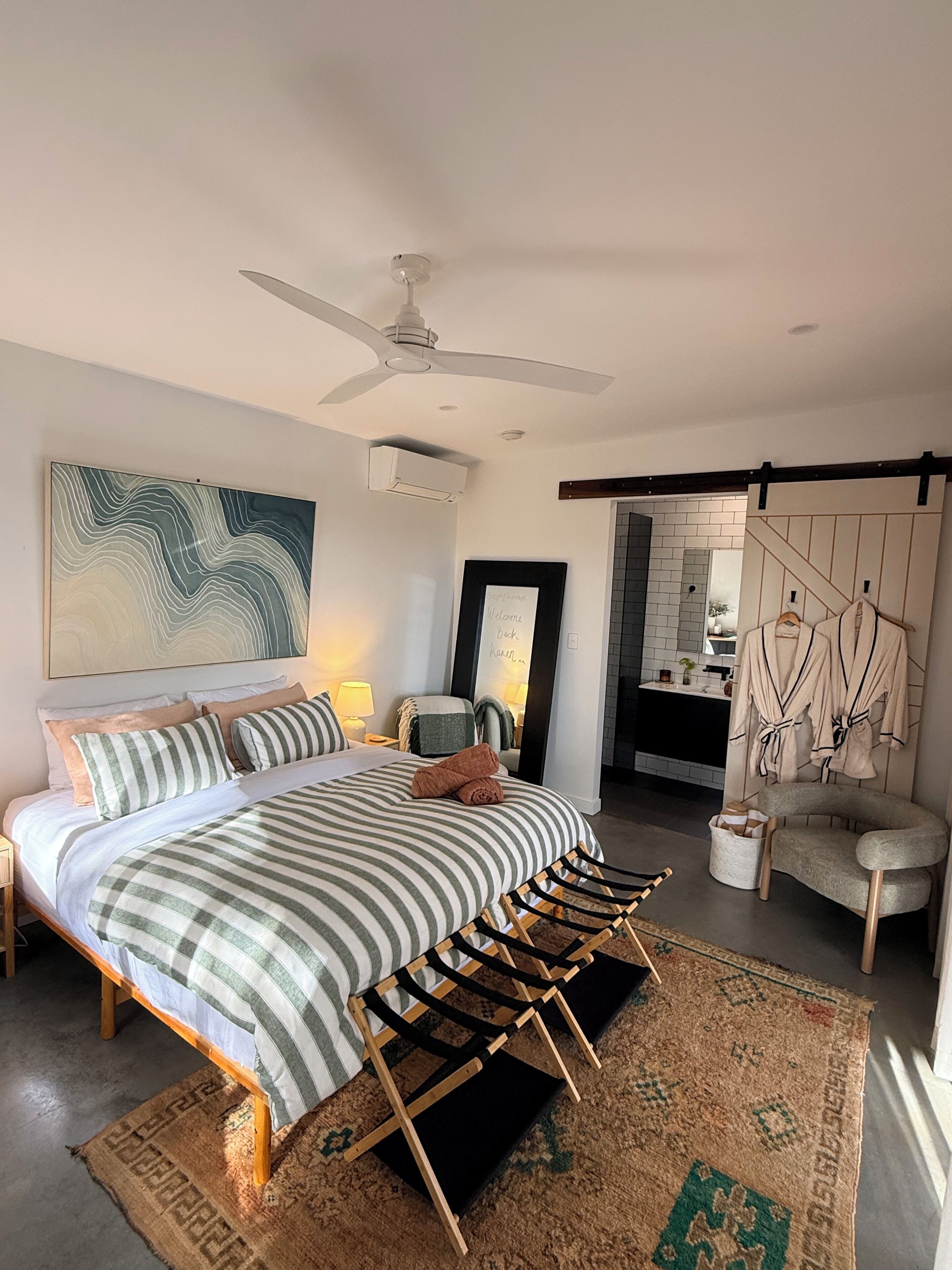 Iron/ironing board, WiFi, bed sheets