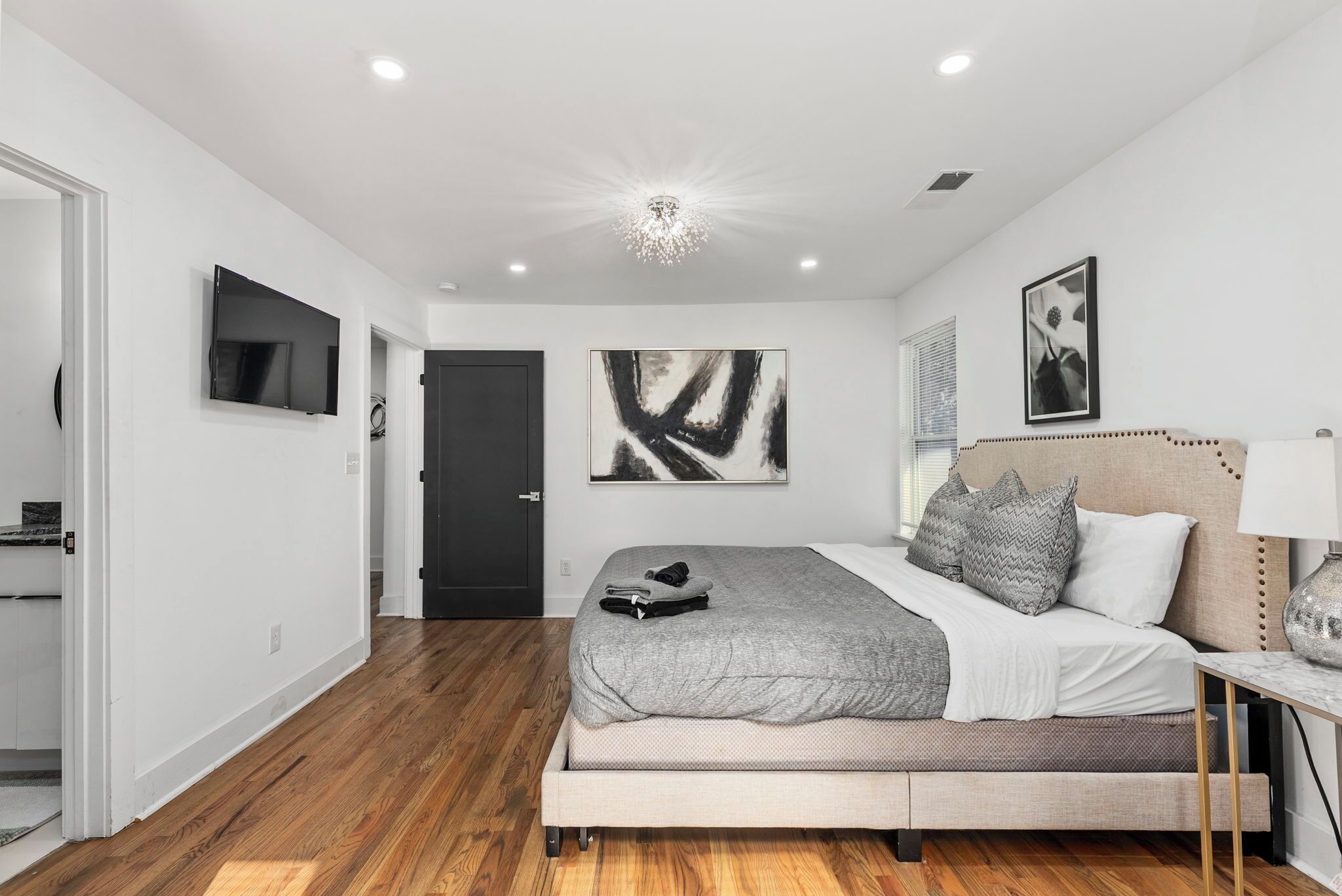 4 habitaciones, tabla de planchar con plancha, wifi y ropa de cama 