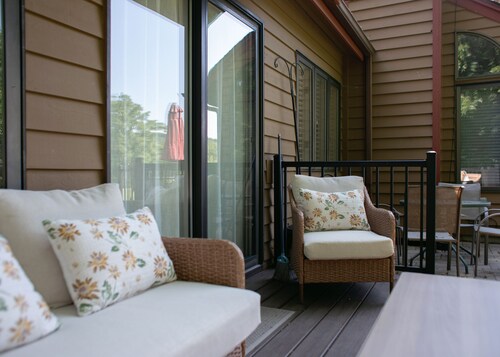 Newly renovated, dog friendly home.  Easy checkout!