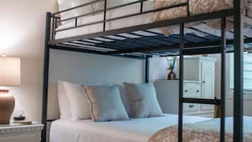 2 chambres, fer et planche à repasser, Wi-Fi, draps fournis