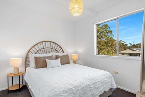 3 habitaciones, tabla de planchar con plancha, wifi y ropa de cama 