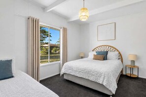 3 habitaciones, tabla de planchar con plancha, wifi y ropa de cama 