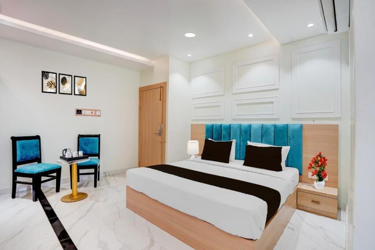 Escritorio, wifi gratis, ropa de cama