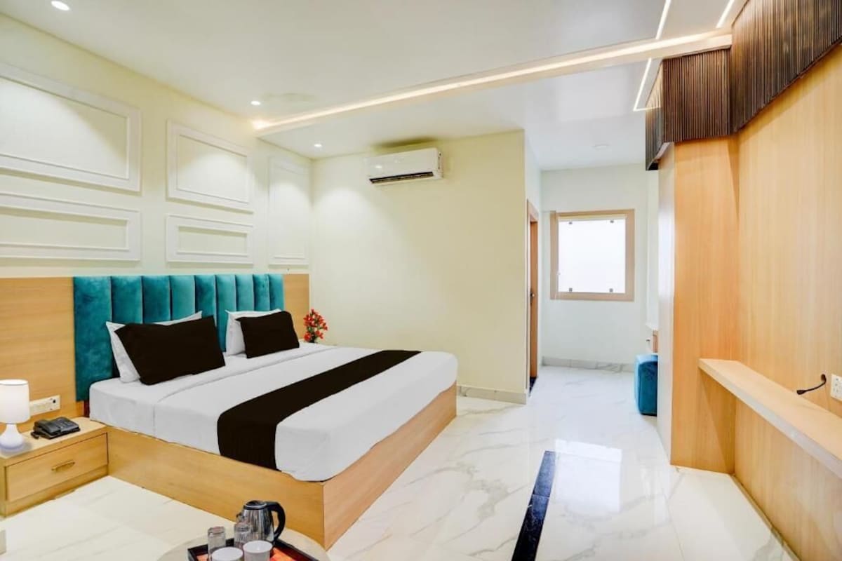 Escritorio, wifi gratis, ropa de cama