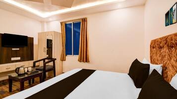 Desk, WiFi (free), bed sheets