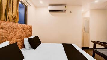Desk, WiFi (free), bed sheets