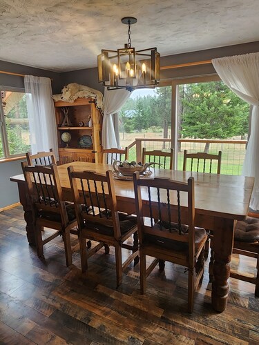Upper Main Cabin is a 4-bedroom cabin in tranquil Loon Lake