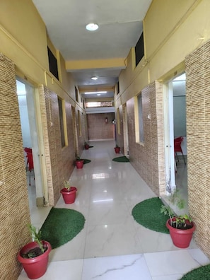 Deluxe Room | Interior - Nandishwar cottage (Mount Abu)