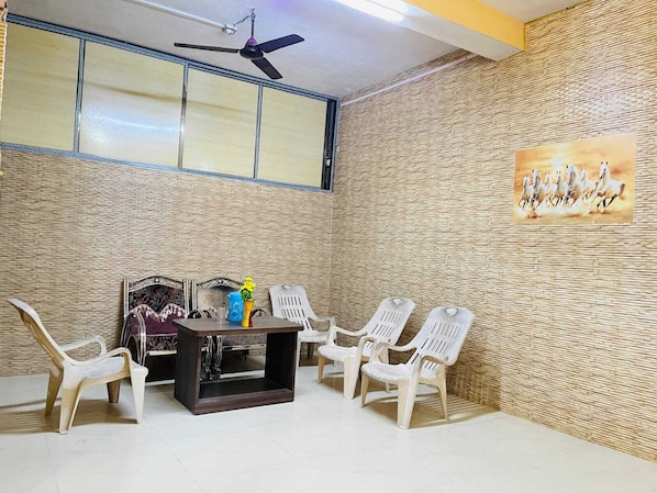 Deluxe Room | Interior - Nandishwar cottage (Mount Abu)