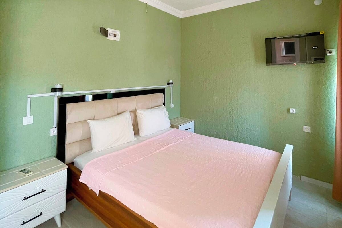 Standard Double Room | Laptop workspace, blackout drapes, soundproofing
