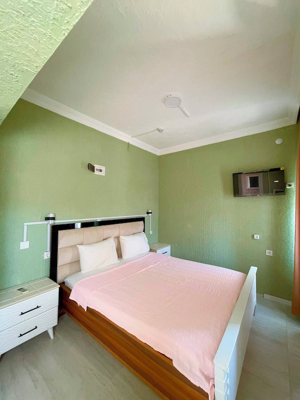 Standard Double Room | Laptop workspace, blackout drapes, soundproofing - Empati Otel (Ayvalık)