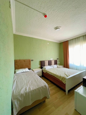 Quadruple Room | Laptop workspace, blackout drapes, soundproofing - Empati Otel (Ayvalık)