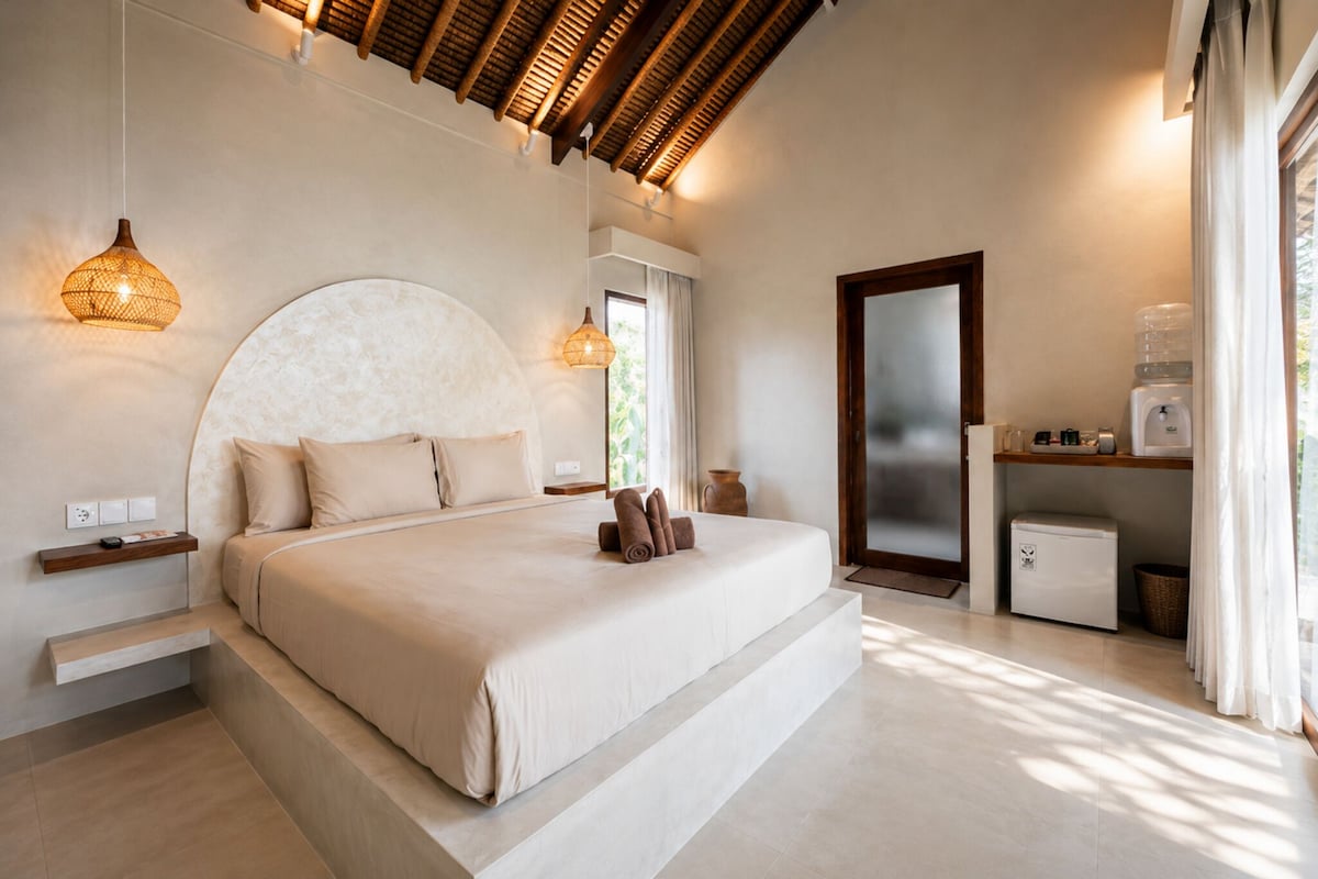 Luxury Room, Garden View | In-room safe, desk, laptop workspace, blackout drapes
