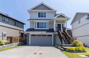 Exterior - Spacious Private Suite | Ocean, Mountains, Trails, Restaurants, Stores in mins (Langford)