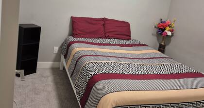 Spacious Private Suite | Ocean, Mountains, Trails, Restaurants, Stores in mins