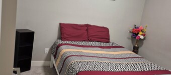 Spacious Private Suite | Ocean, Mountains, Trails, Restaurants, Stores in mins