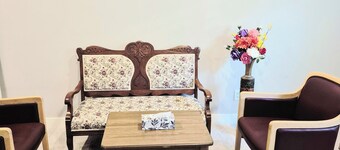 Spacious Private Suite | Ocean, Mountains, Trails, Restaurants, Stores in mins