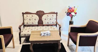 Spacious Private Suite | Ocean, Mountains, Trails, Restaurants, Stores in mins