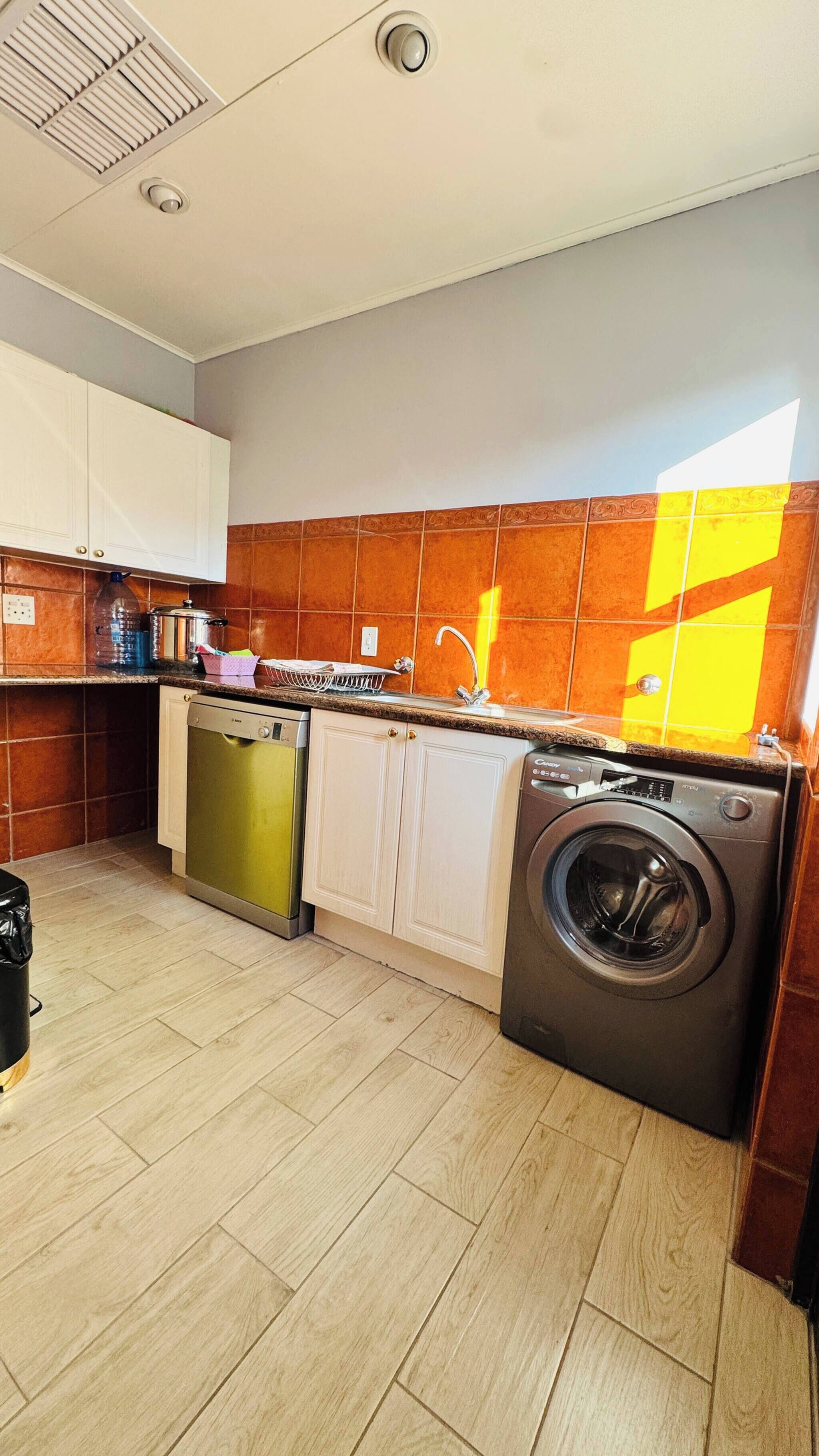 Casa, 4 habitaciones, con acceso para personas discapacitadas, alberca privada | Lavandería