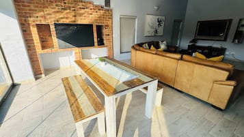 House, 4 Bedrooms, Accessible, Private Pool | Interior