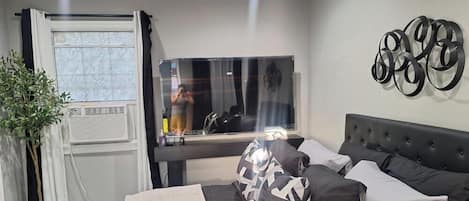 1 habitación, tabla de planchar con plancha, wifi y ropa de cama