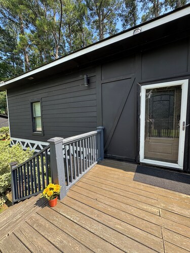 Pet-Friendly 3BR Retreat 25 Minutes from Charleston with Fire Pit