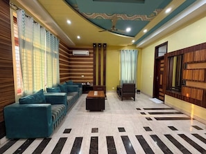 Suite | Interior