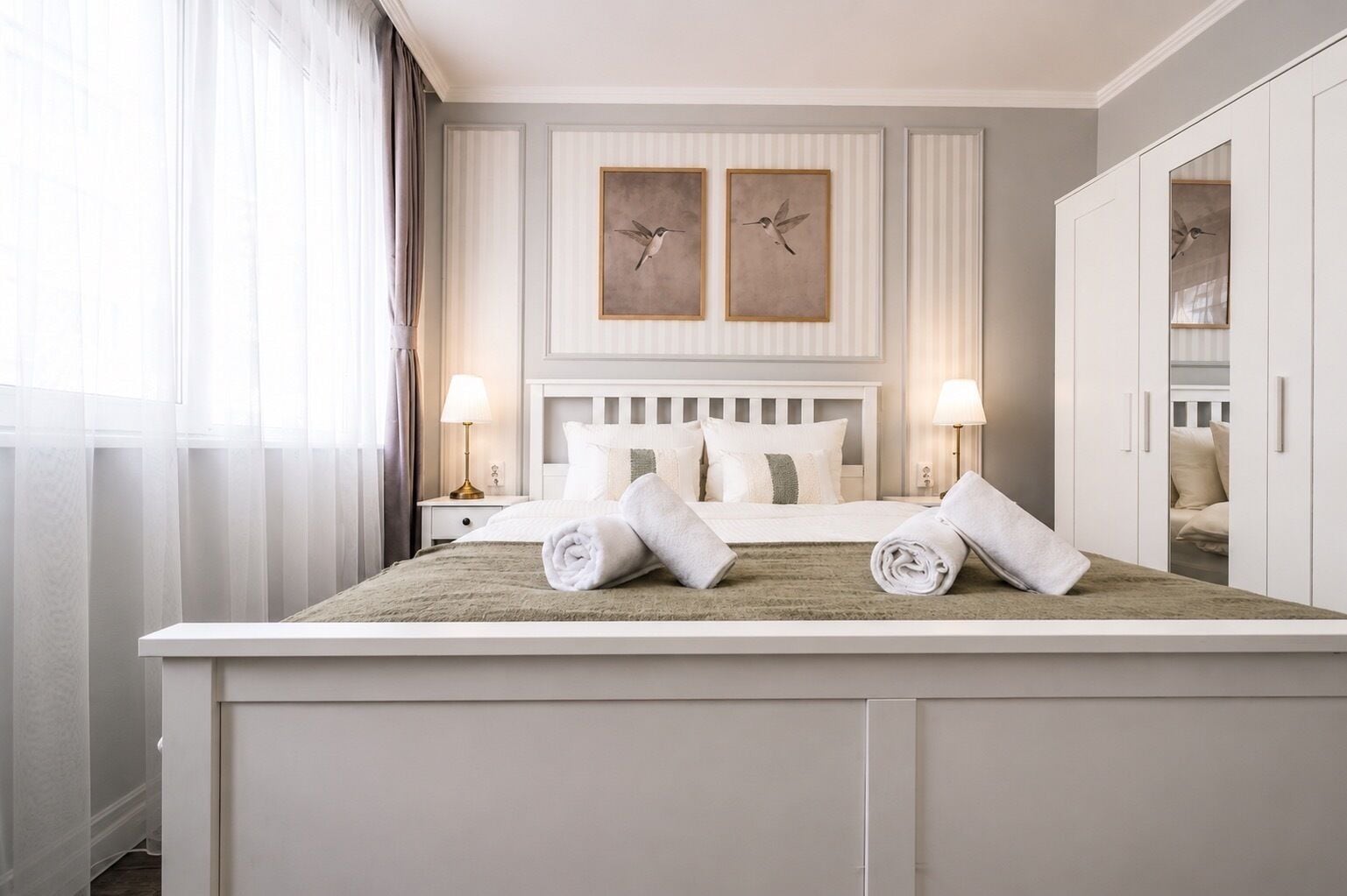 1 dormitorio, tabla de planchar con plancha, wifi y ropa de cama