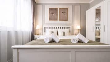 1 dormitorio, tabla de planchar con plancha, wifi y ropa de cama