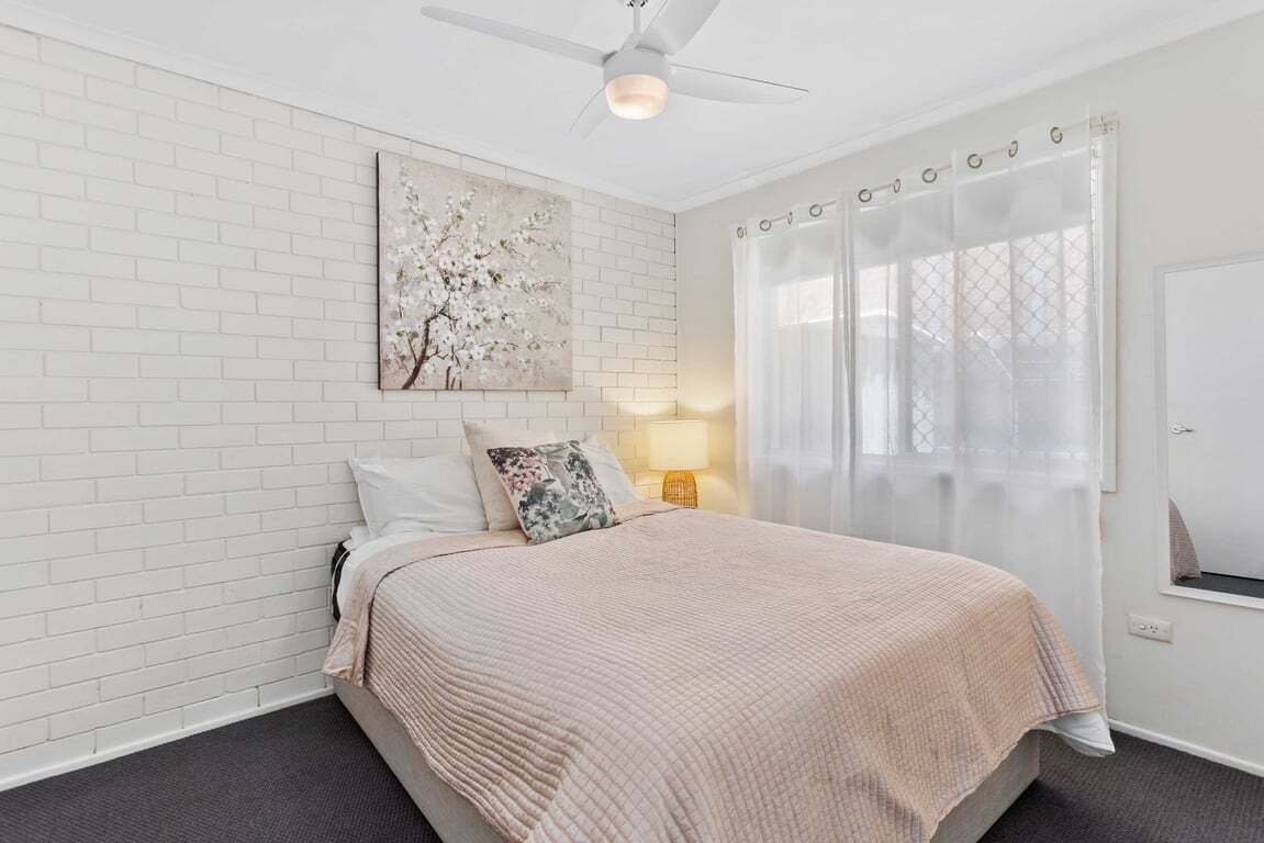 2 bedrooms, iron/ironing board, WiFi