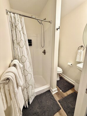 Shower, hair dryer, towels, soap - The Cozy Little Dozy-Fire Pit-Privacy with fence (Wilmington)