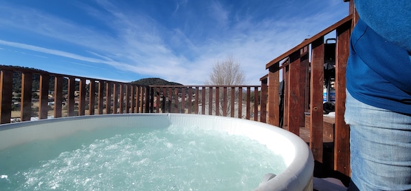 Outdoor spa tub