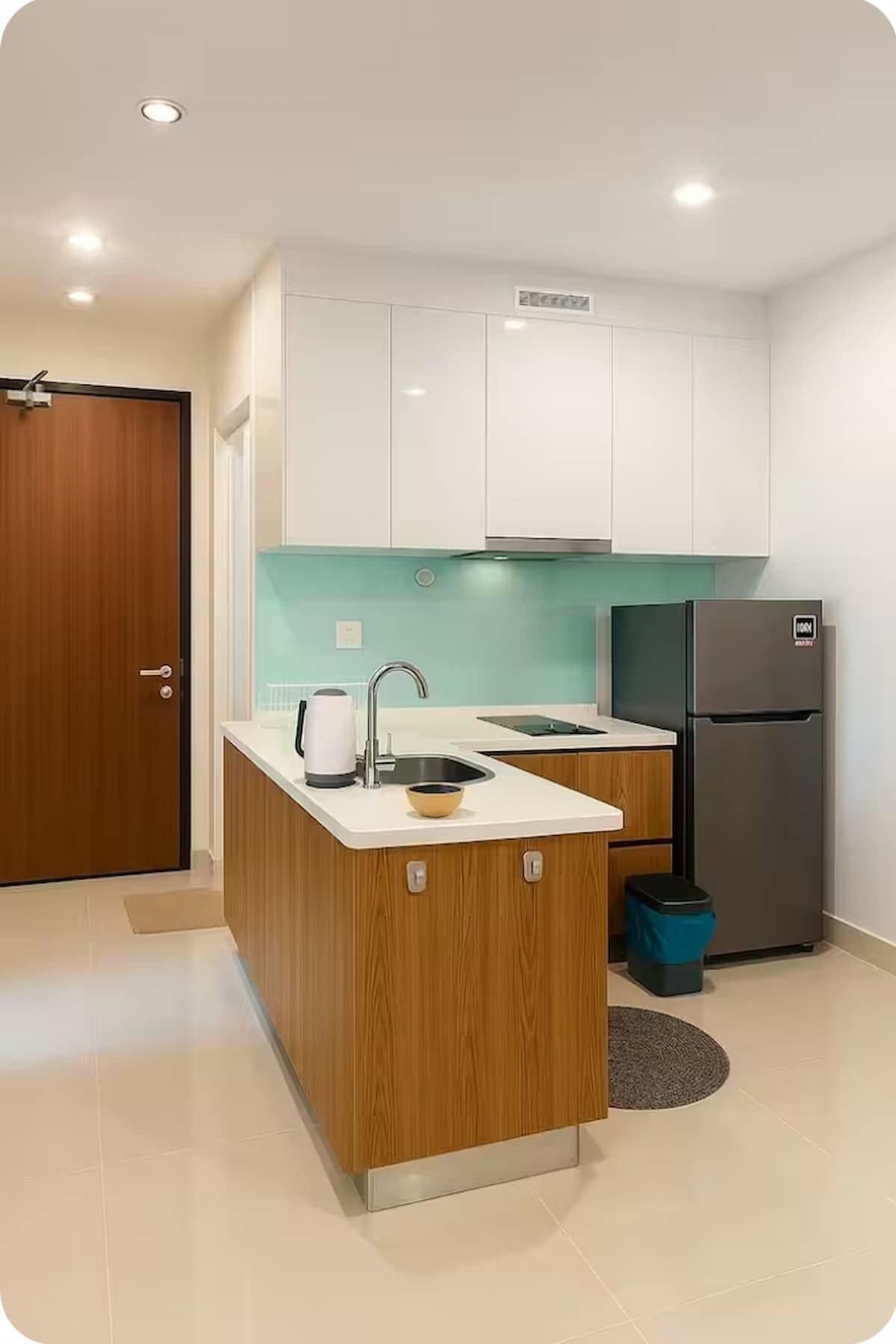 Studio, 1 Queen Bed | Private kitchen