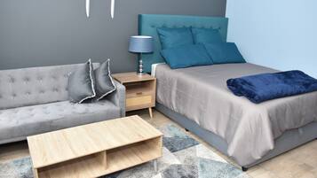 Iron/ironing board, WiFi, bed sheets