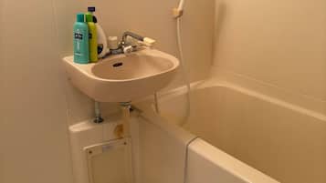 Basic Apartment, Garden View | Bathroom | Combined shower/tub, free toiletries, hair dryer, towels